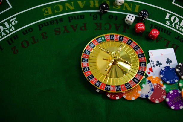 Payout schedule card displayed at mideatoto link Caribbean Stud Poker table
